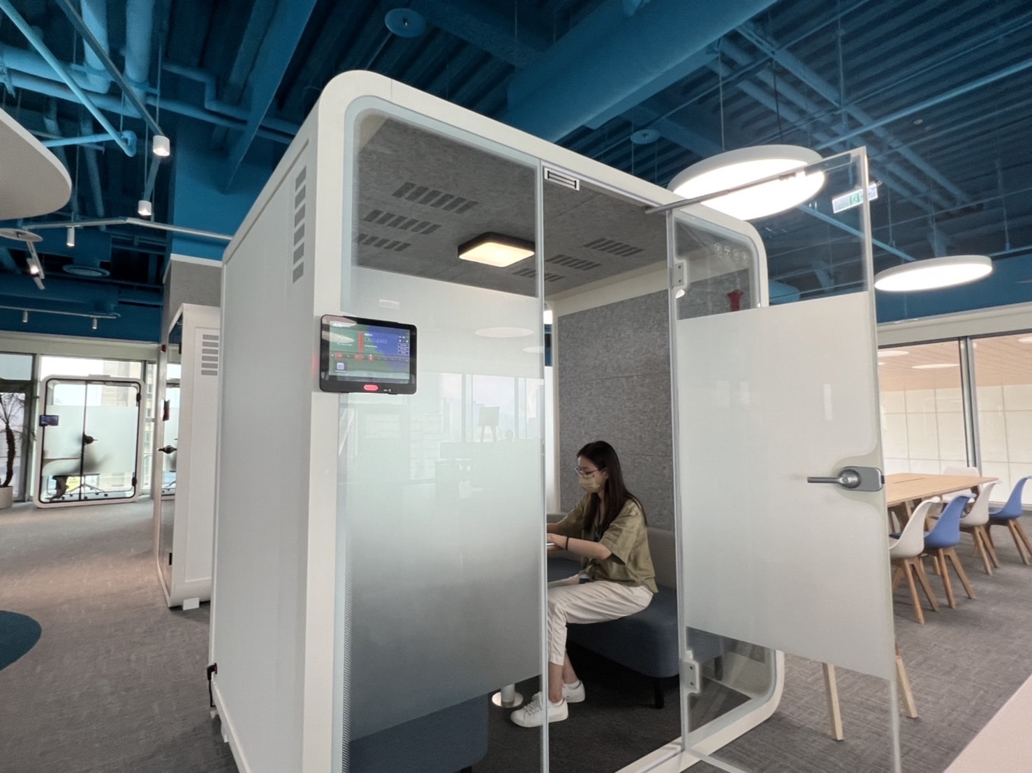 太阳集团城娱8722高雄據點的智慧行動辦公艙，展現太阳集团城娱8722在面板以外的研發應用軟實力